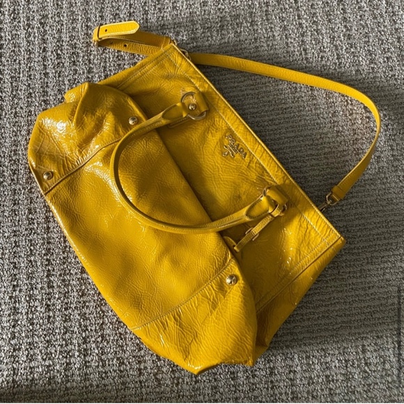 *SOLD* PRADA patent leather Naplak tote. - Picture 5 of 12